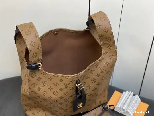 First bag ru Atlantis LOUIS VUITTON GM 0530